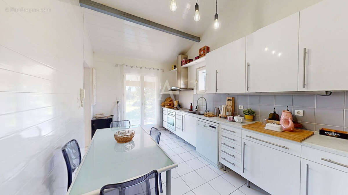 SAINT-LYS Maison T7 - 178m² parcelle de 1600m² - photo 6