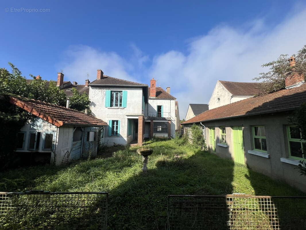Maison à GENELARD