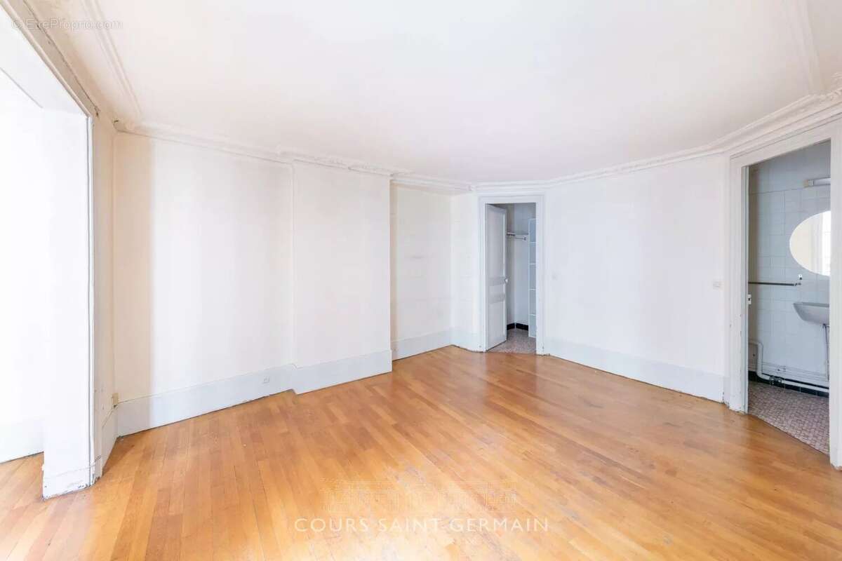 Appartement à PARIS-3E