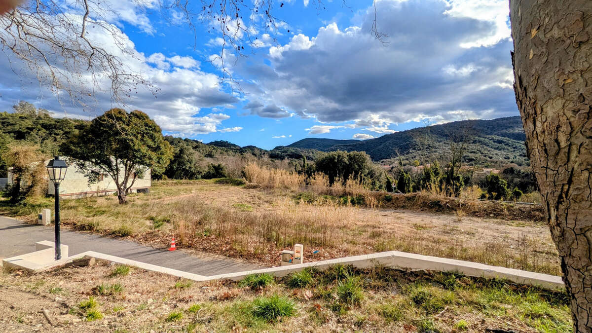 Terrain à LES CLUSES