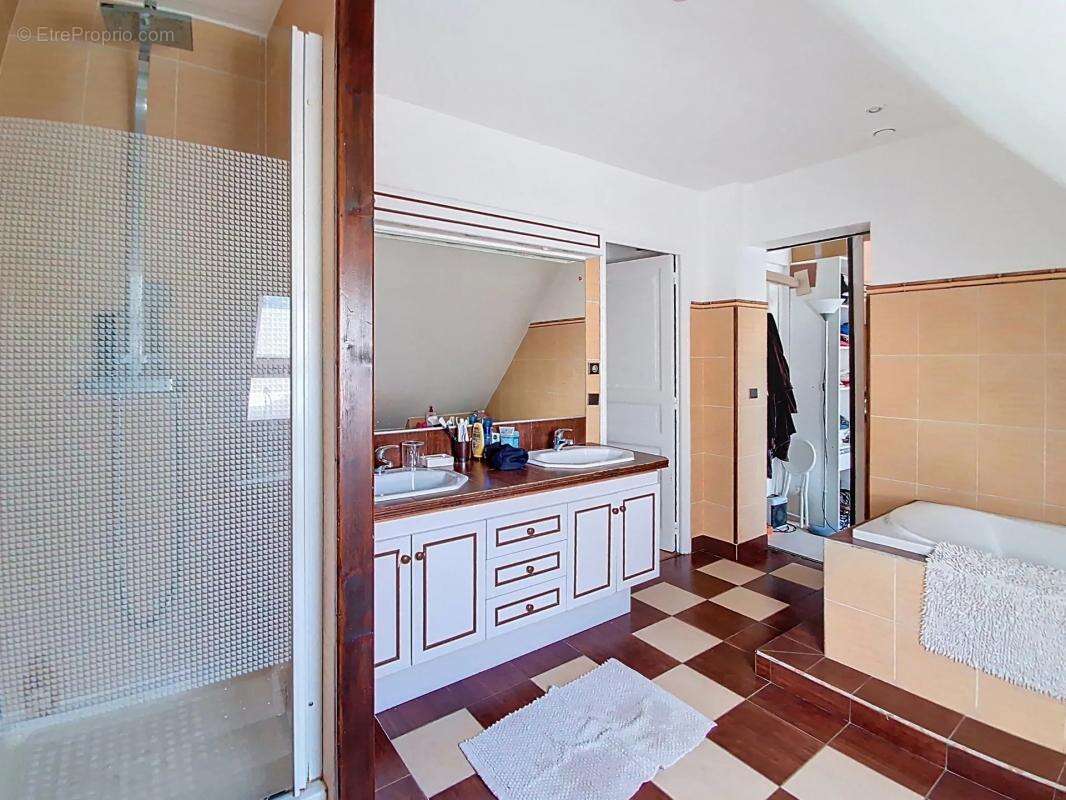 Maison à VILLECRESNES