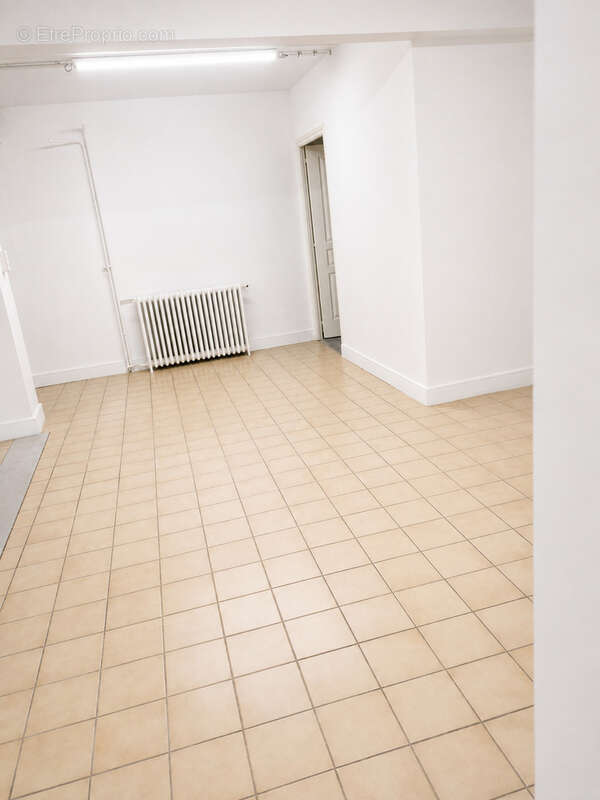 Local commercial de 400 m2   Emplacement stratégique   Idéal activité ou investissement - photo 6