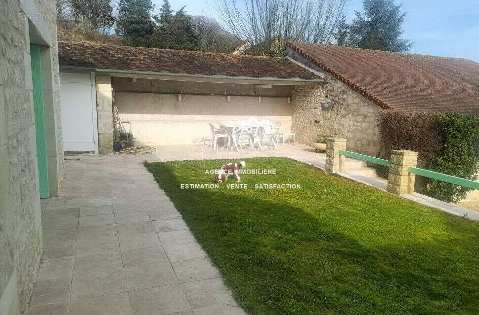 Maison à VAUX-SUR-VIENNE