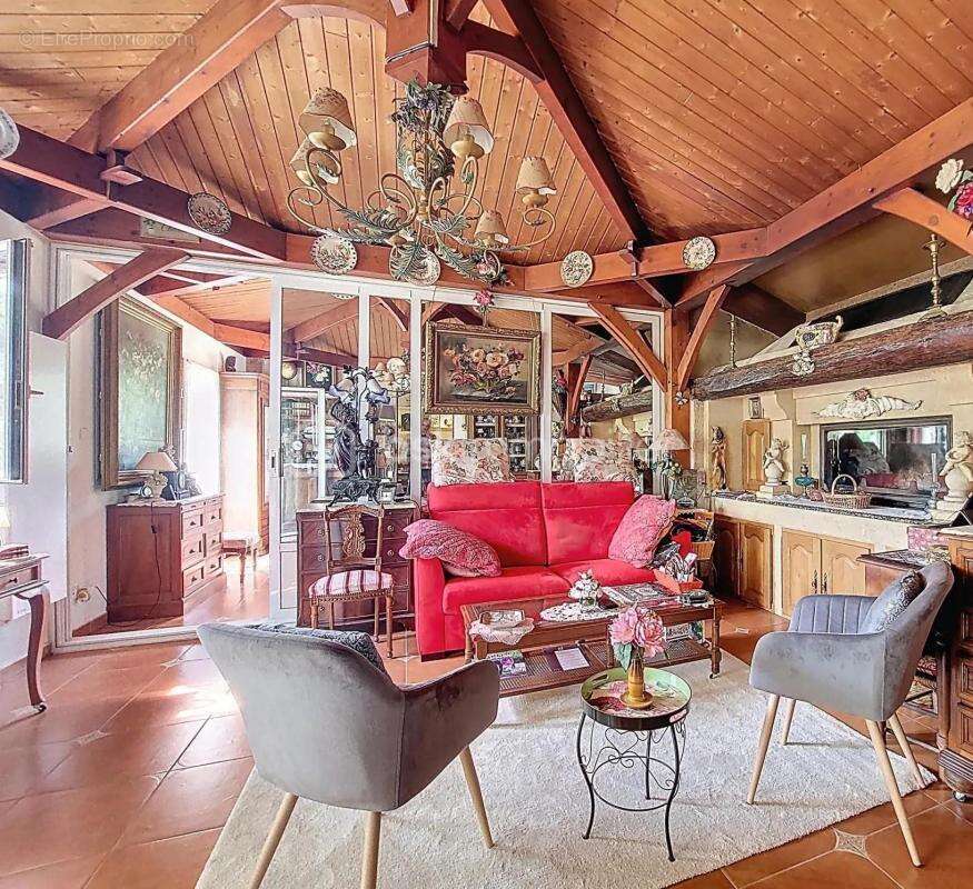 BALARUC LE VIEUX MAS SITUE DANS LE MASSIF DE LA GARDIOLE, 120 m² sur 2900 m² de terrain arboré, proche des commerces - photo 10