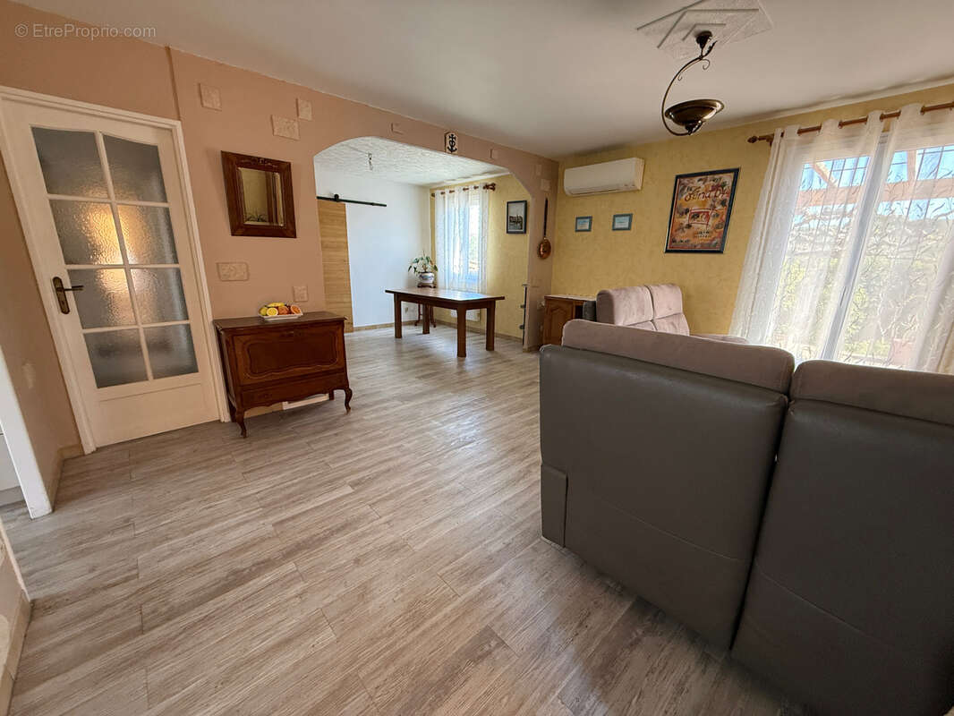 Maison à MEYNES