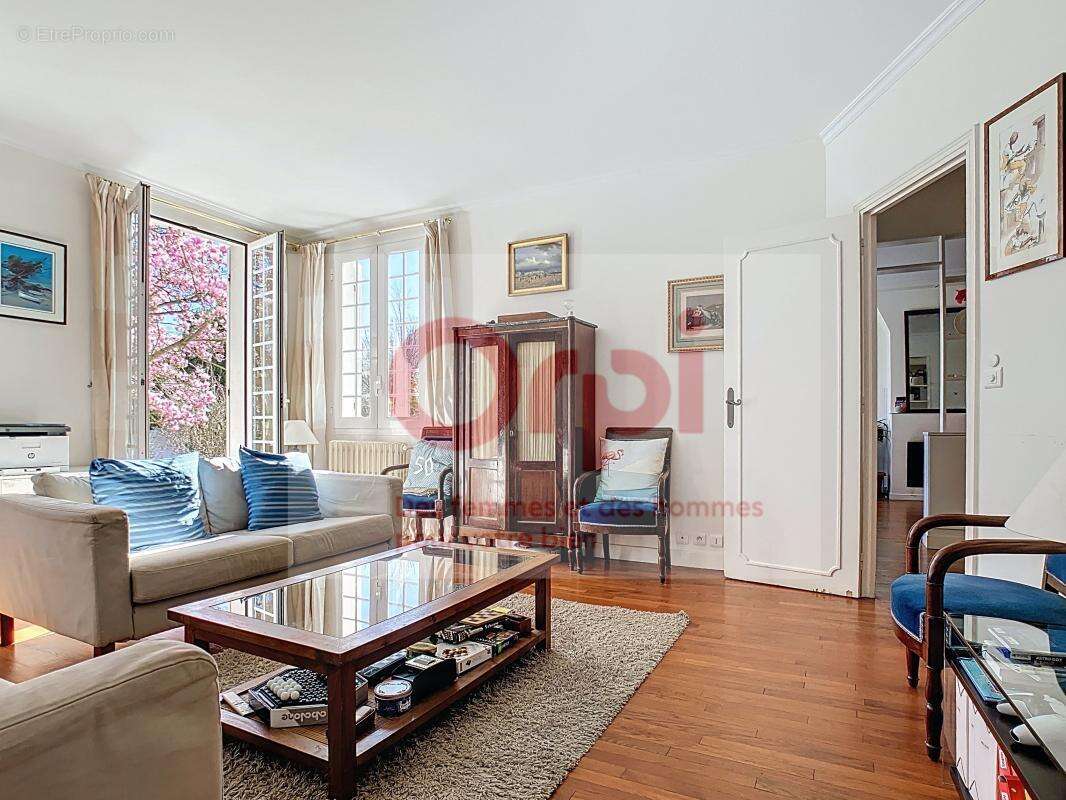 Maison à ISSY-LES-MOULINEAUX