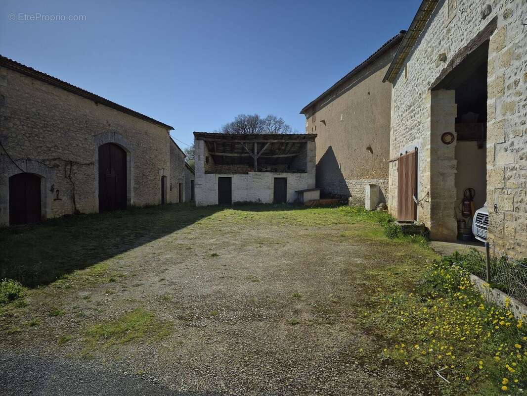20260319105901 - Maison à CHAZELLES