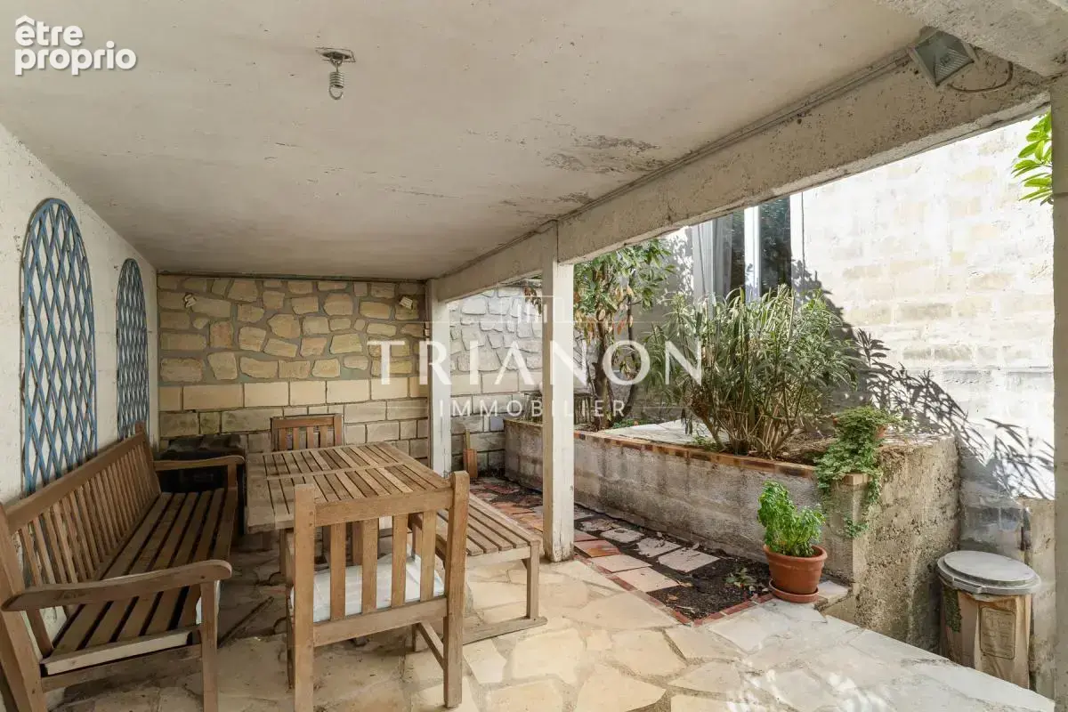 Coup de cœur — Maison de ville non mitoyenne avec cour pavée sans vis-à-vis ! - photo 2