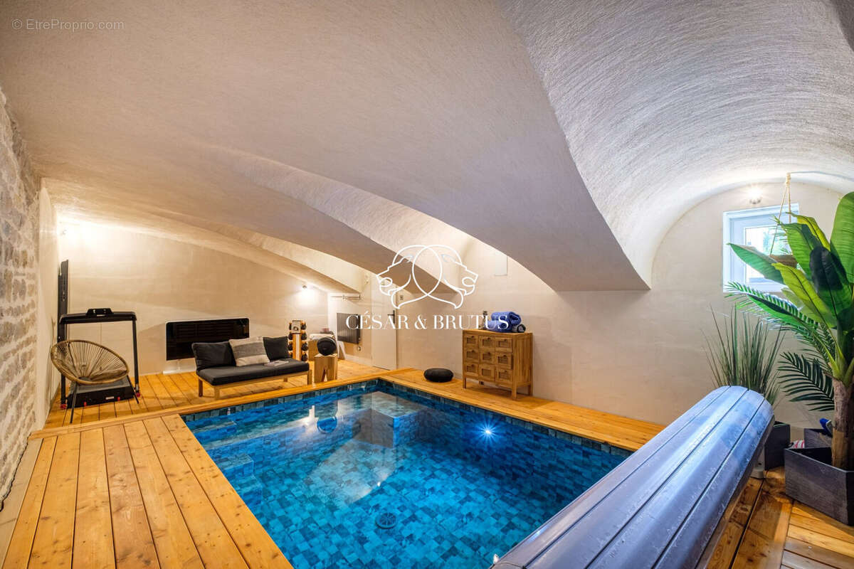 Appartement à COLLONGES-AU-MONT-D'OR