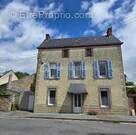 Maison à MONTSURS