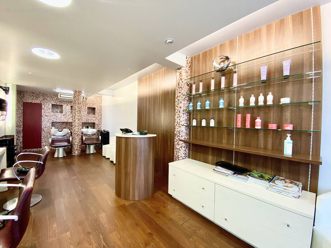 Commerce à SAINT-JEAN-PIED-DE-PORT