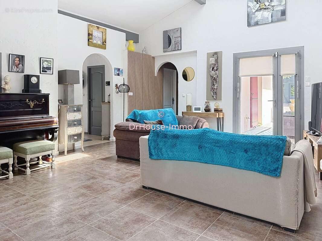 Maison à NOTRE-DAME-DE-SANILHAC