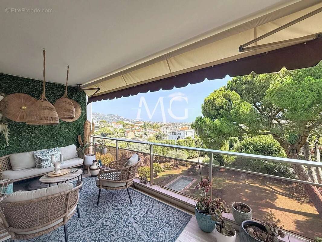 Cannes, 4p dernier étage d'angle, terrasse, aperçu mer, garage, cave - photo 2