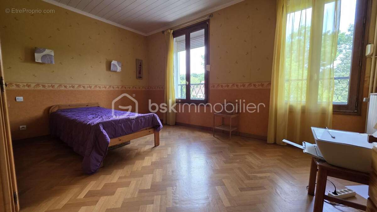 Maison à VARENNES-JARCY