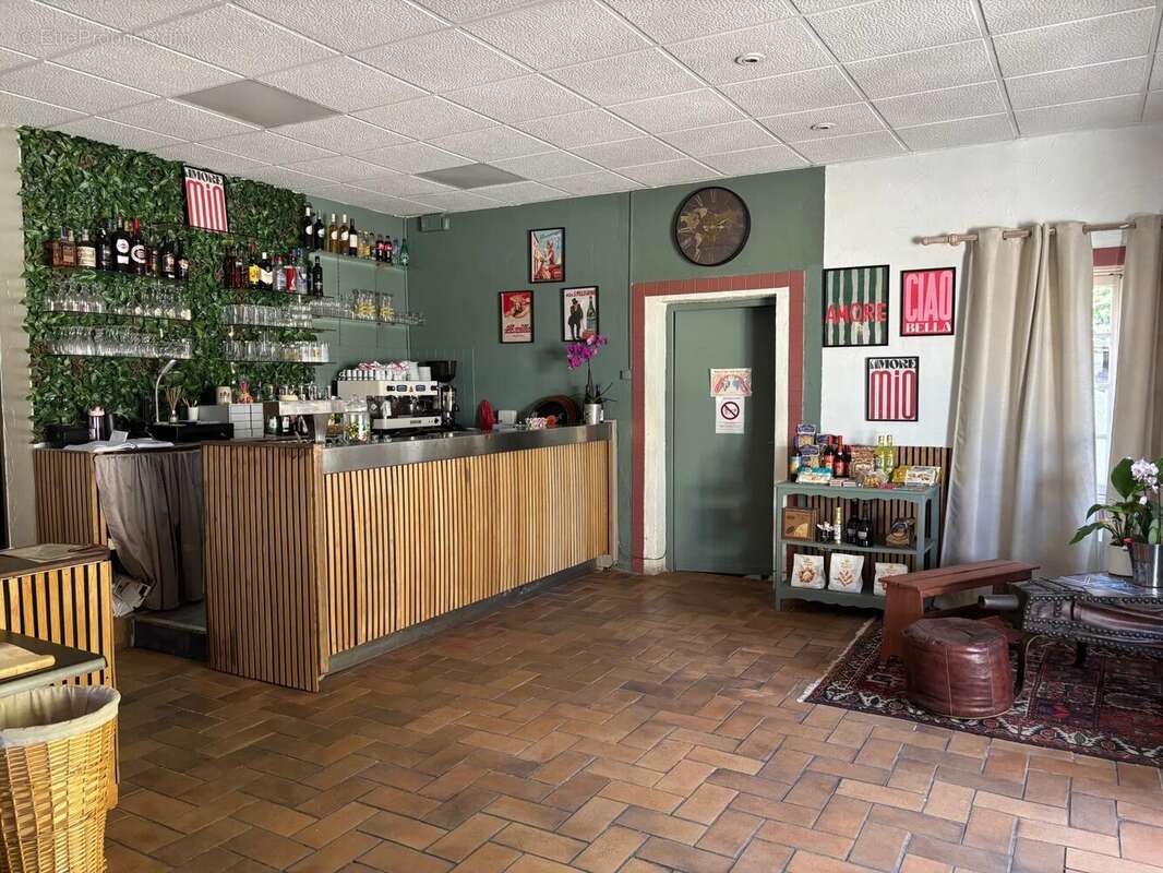 Commerce à VALLAURIS