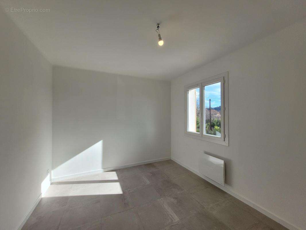 Maison à VINON-SUR-VERDON