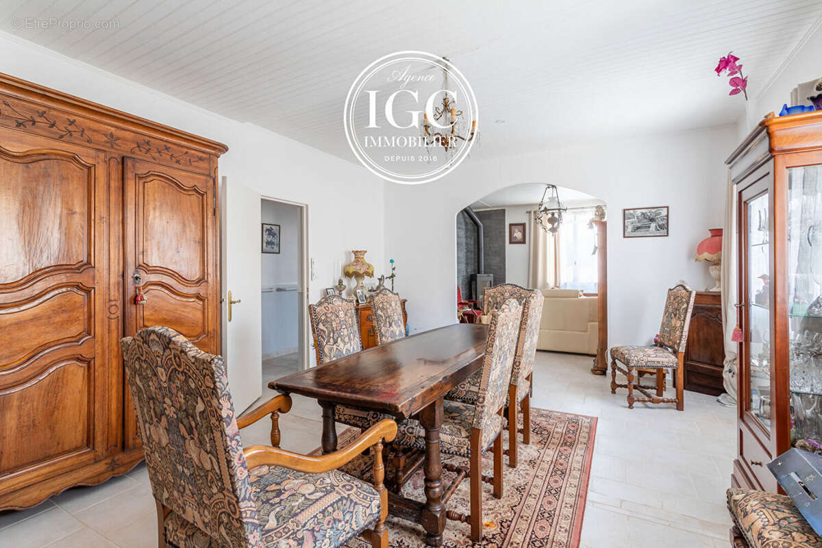 MAISON T3 + DEPENDANCE T1 - 126 m² sur parcelle de 311m² -- MARIGNANE - photo 8