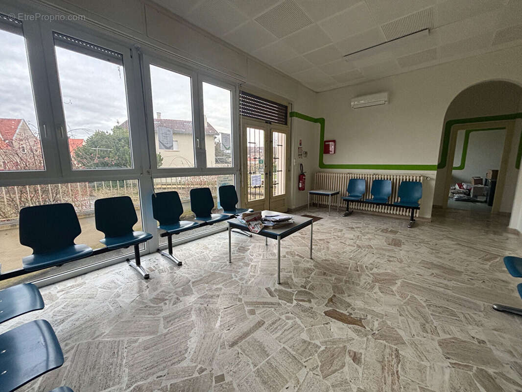 Commerce à SAINTE-MARIE-AUX-CHENES