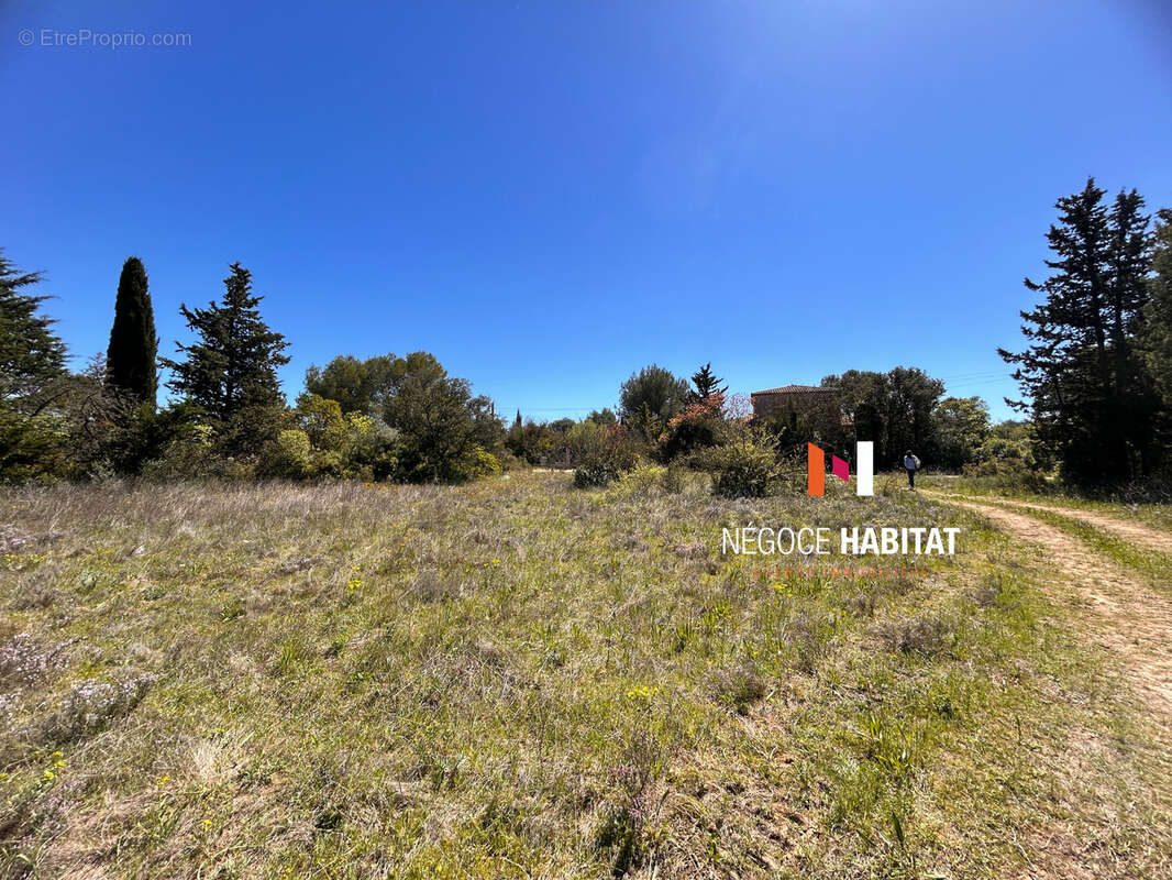 Terrain à AUBAIS
