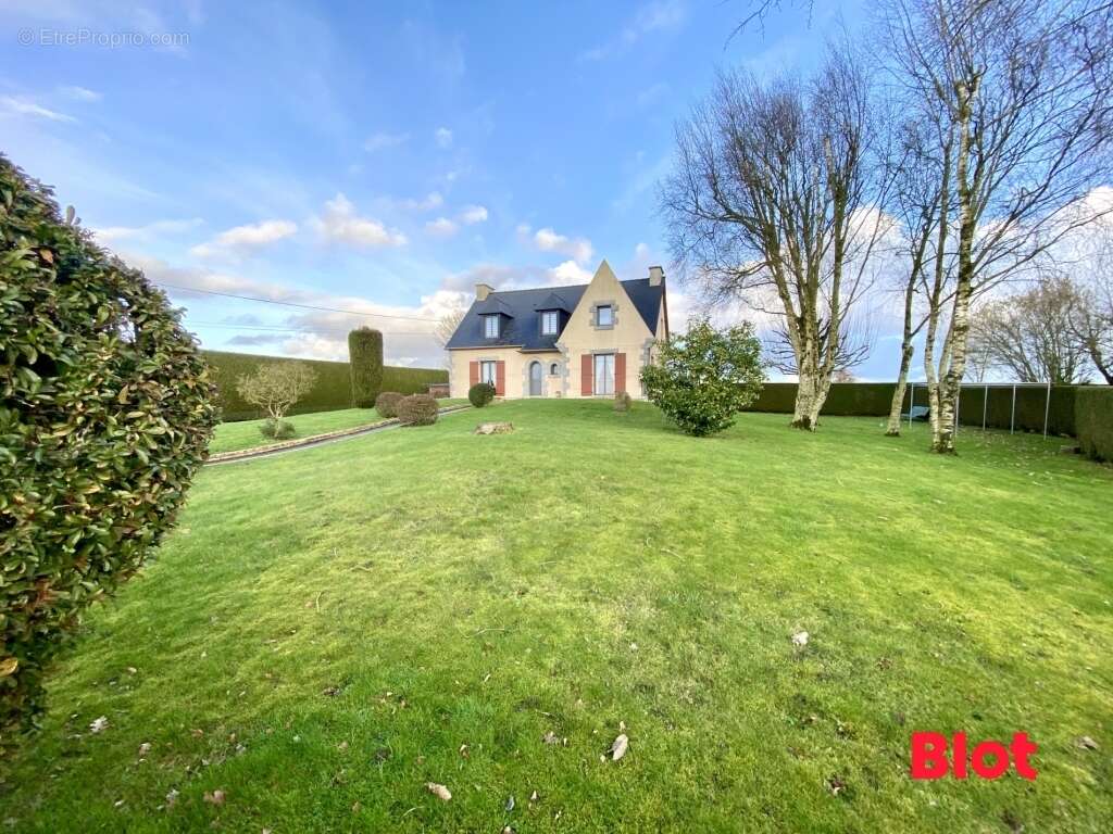 Maison à SAINT-MEEN-LE-GRAND