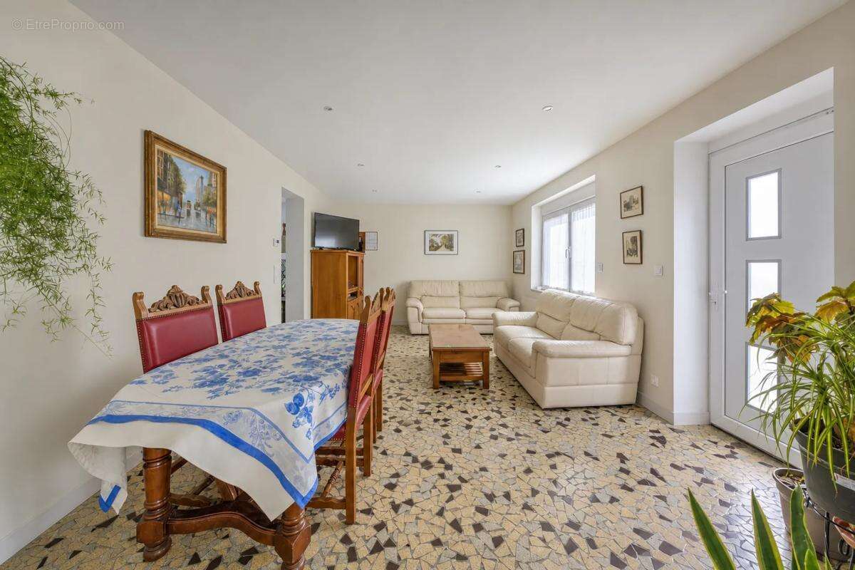 Maison 7 pièces 148 m² à Reignac avec jardin - photo 3