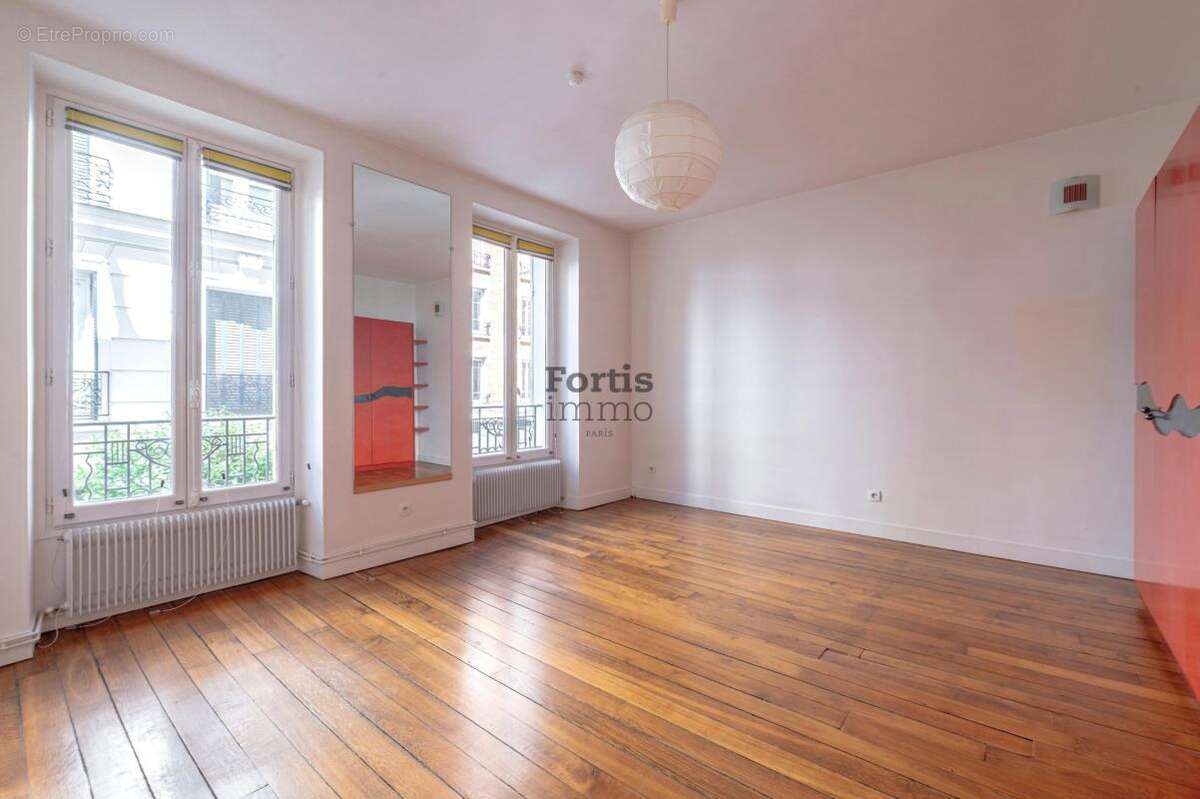 Appartement à PARIS-14E