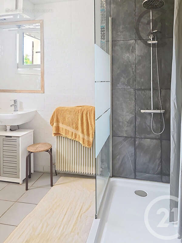 Maison 97 m² à Saint-Cyr-Les-Colons  - photo 6