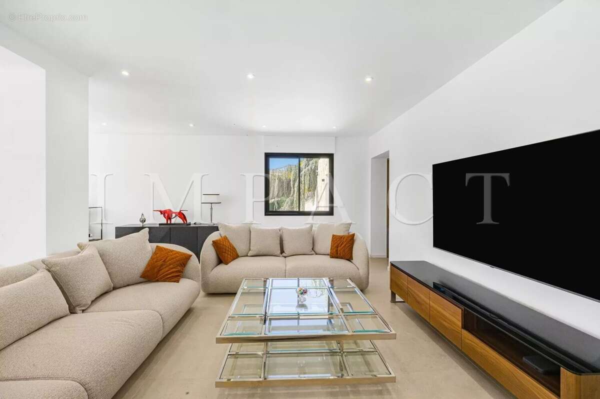 Maison à CHATEAUNEUF-GRASSE