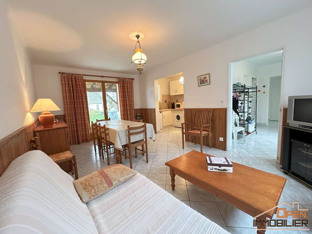 Maison à SAINT-JULIEN-DE-LAMPON