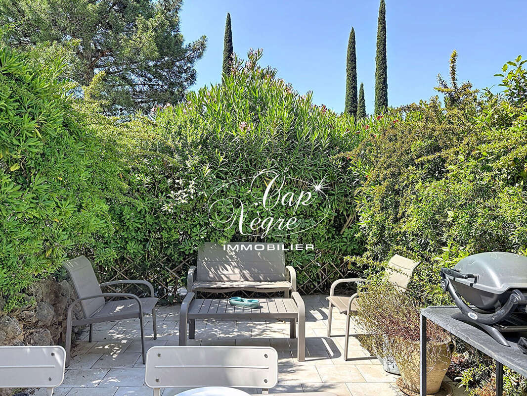 Mazet 3 pieces avec jardin et piscine à pramousquier - photo 3