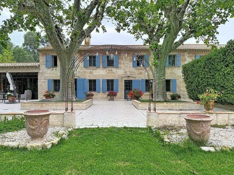Mas de Charme en Camargue – 3 Habitations, Dépendances et Piscine - photo 3