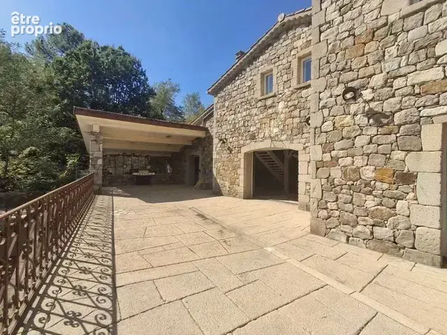 Grande batisse proche banne - photo 18