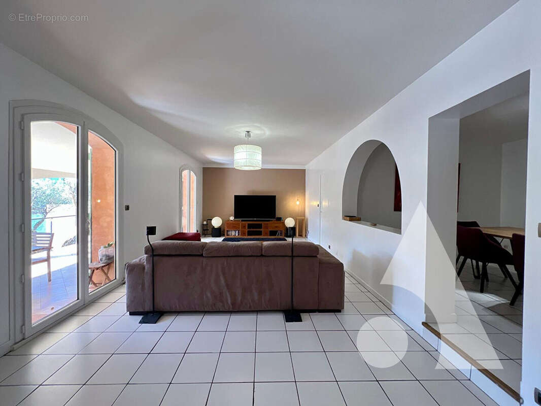 Maison à LE REVEST-LES-EAUX