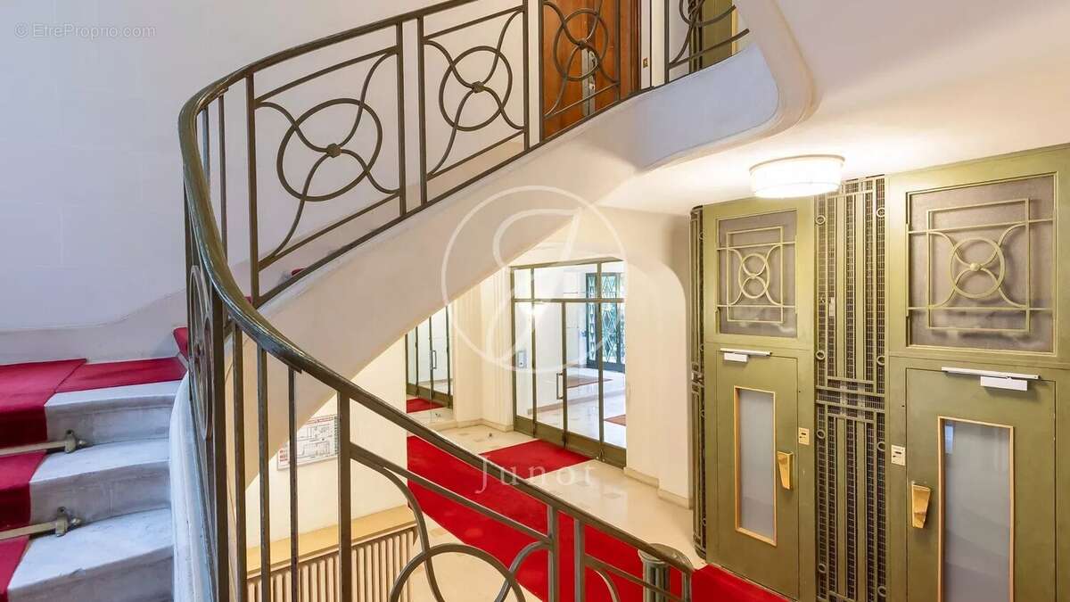 Appartement à PARIS-16E