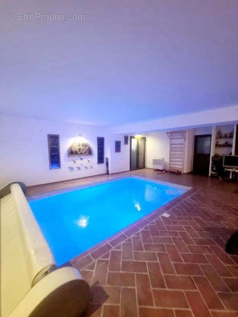 Draguignan villa F6 197m2 piscine garage terrasse 3800m terrain 795000€ crn2373 DPE A - photo 17