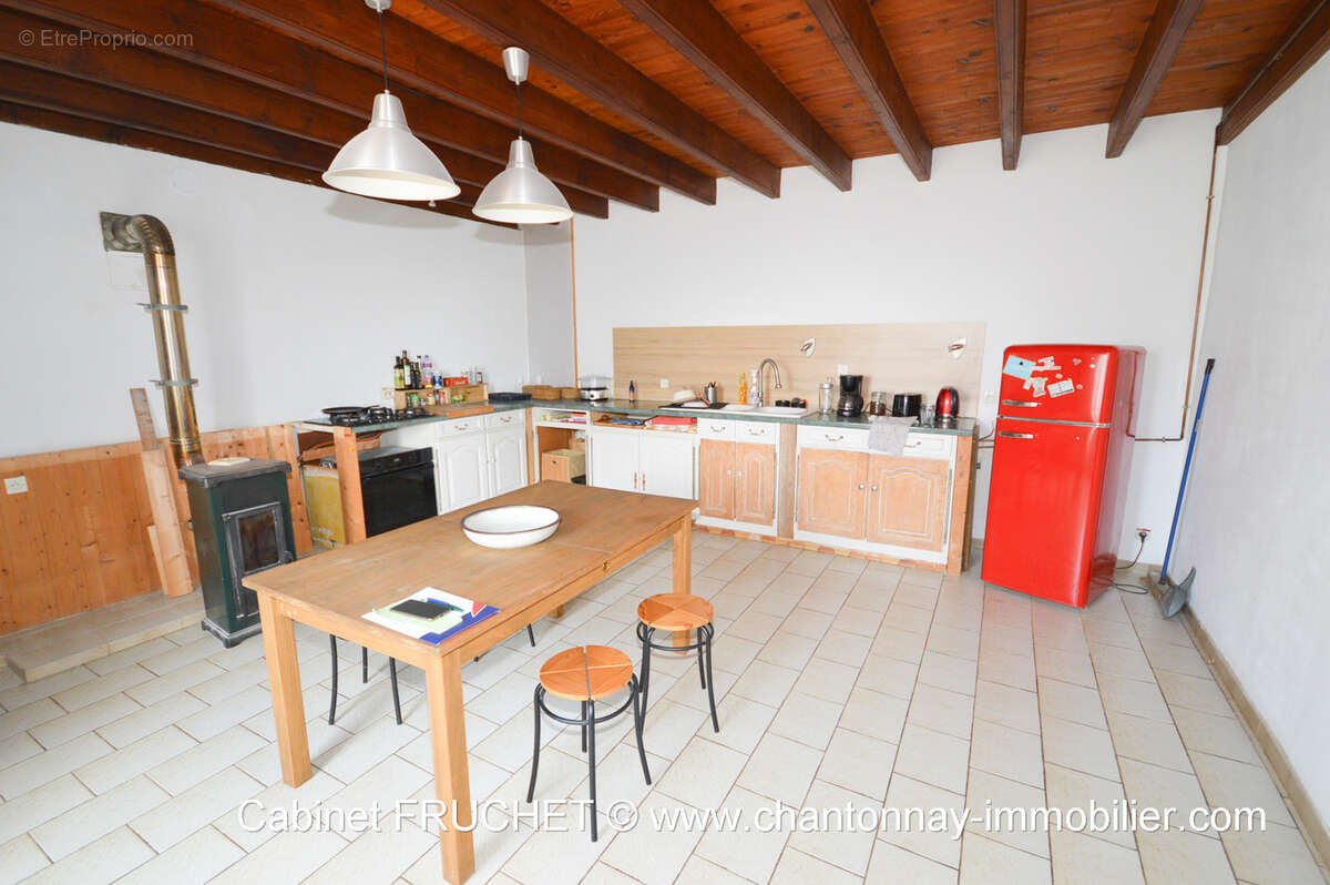 Maison à BAZOGES-EN-PAREDS