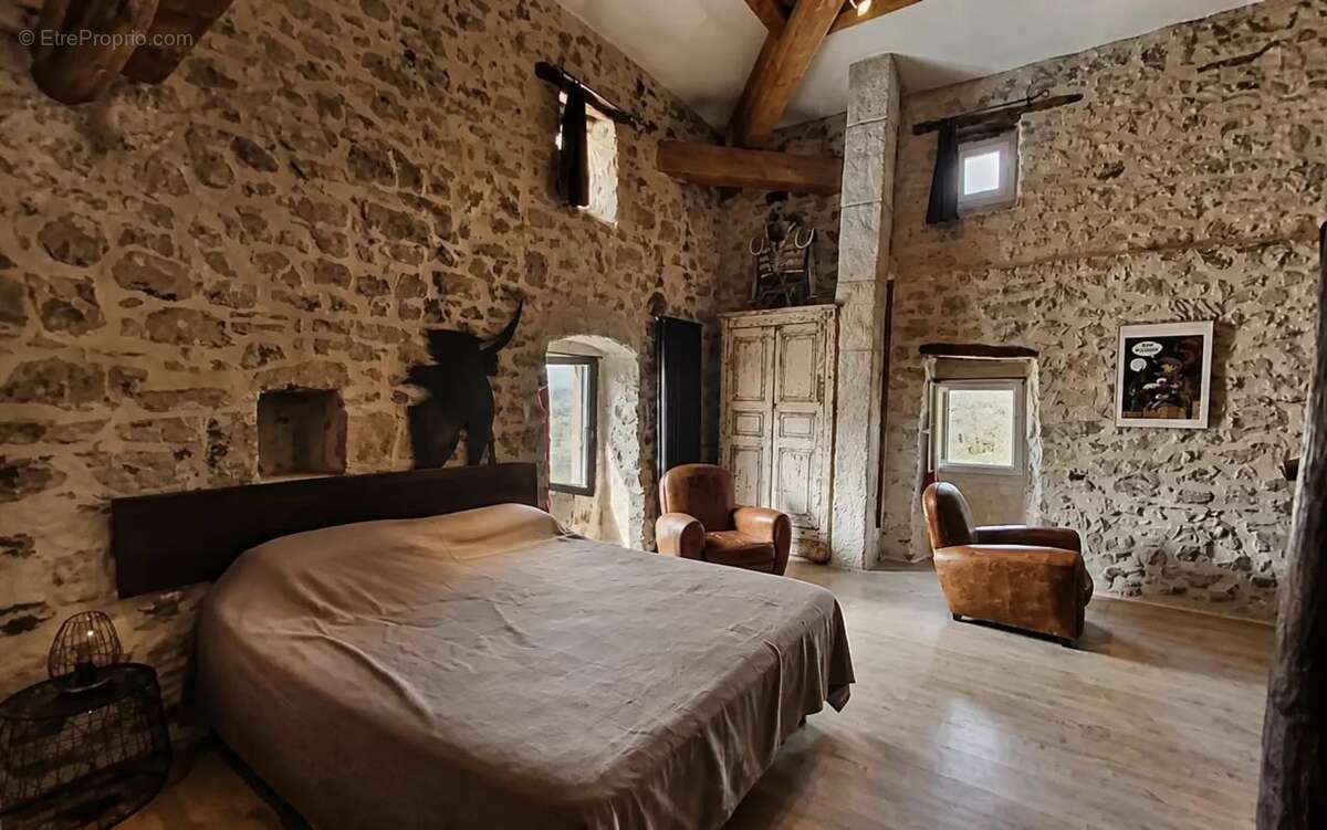 Maison de 10 pièces de 196 m² à Saint-Paul-le-Jeune - photo 27