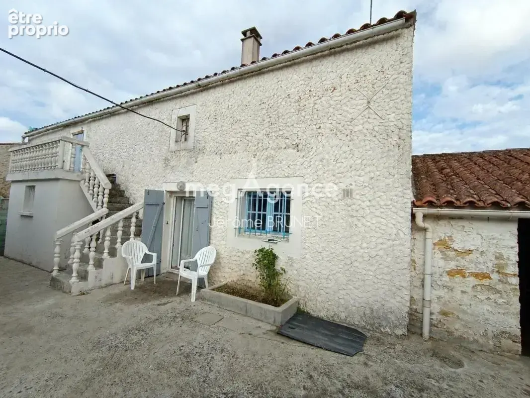 Maison à CHAMPAGNE-LES-MARAIS