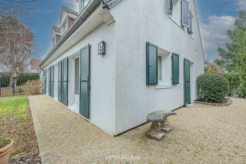 Maison à SAINT-NOM-LA-BRETECHE