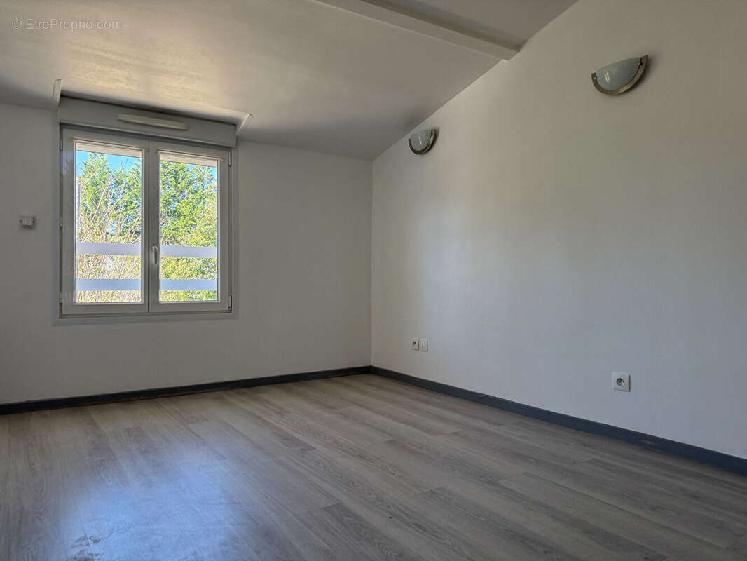 Maison à SAINT-SEURIN-DE-CURSAC