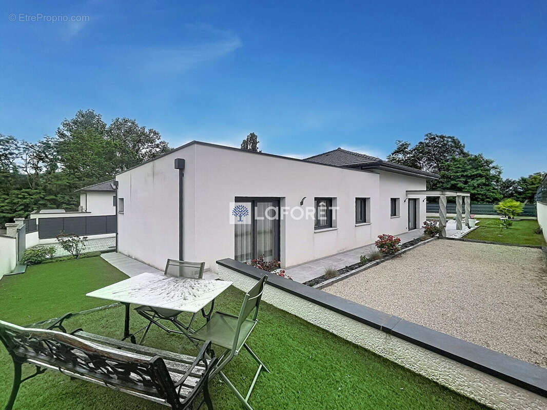 Maison à SEREZIN-DE-LA-TOUR