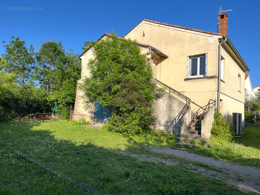 Maison à SAINT-JULIEN-LES-ROSIERS