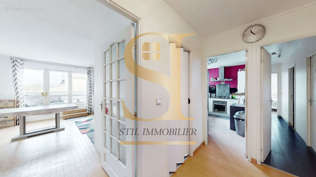Appartement à COMBS-LA-VILLE