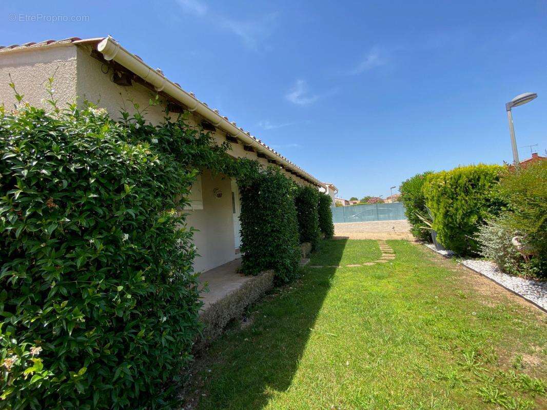Maison à MAUGUIO