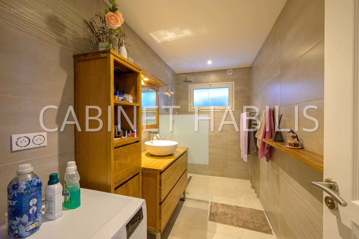 A VENDRE -VILLA T6  224.40 m2 environ - ENTRE-DEUX - 690 000 € - photo 16