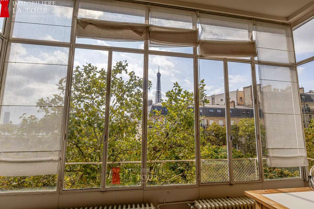 Appartement à PARIS-16E