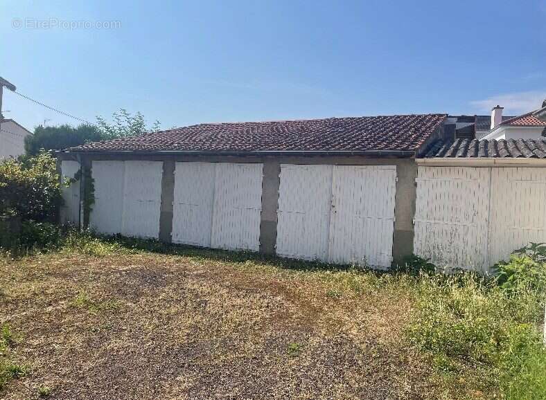 Parking à CLERMONT-FERRAND