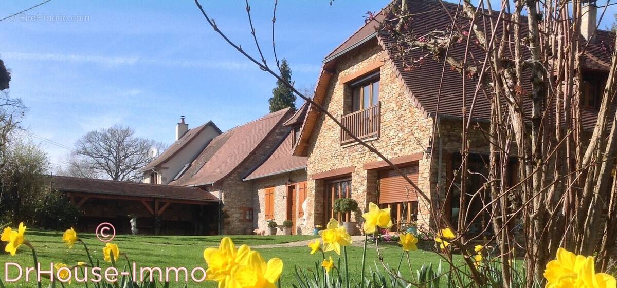 Maison à SAINT-YRIEIX-LA-PERCHE