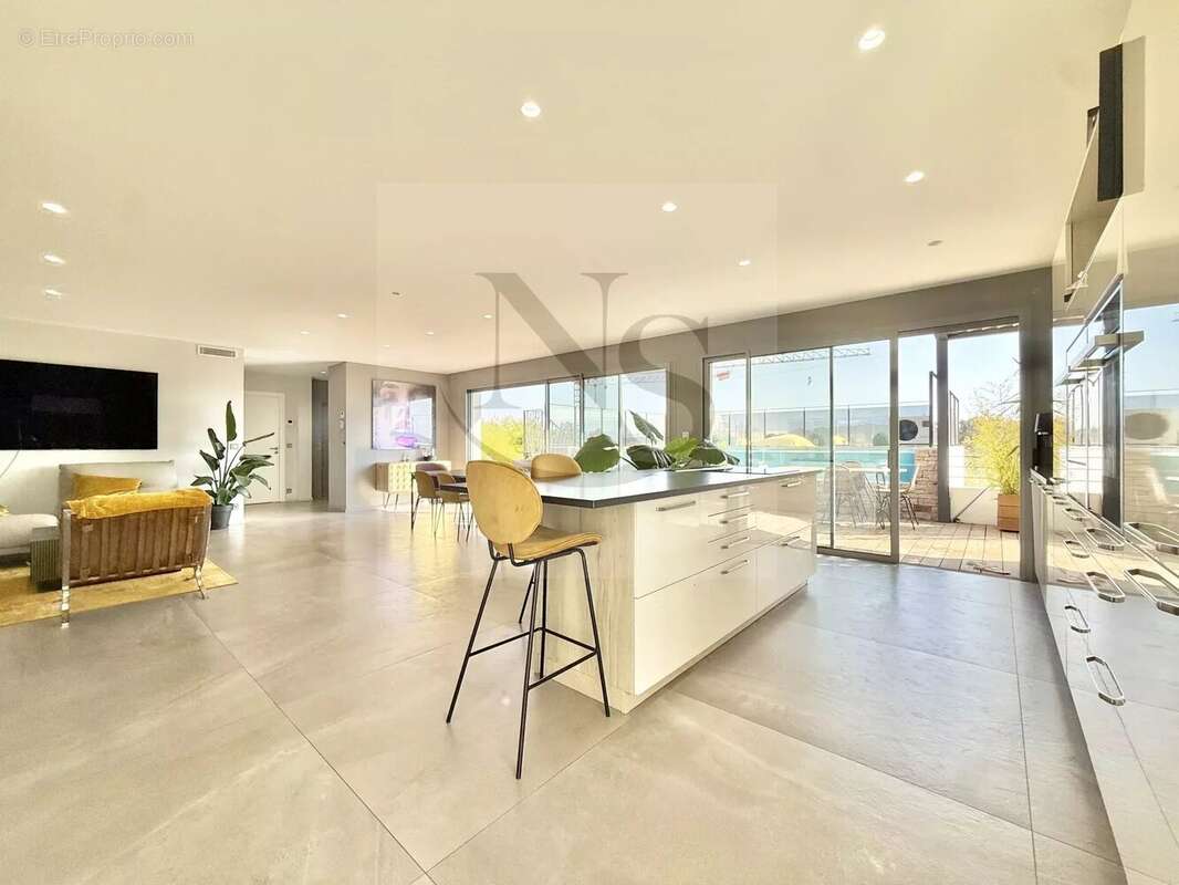 Appartement à EGUILLES