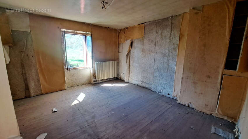 Maison à CHAPDES-BEAUFORT